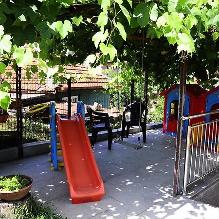 Family Apartment With Garden Сараево Экстерьер фото