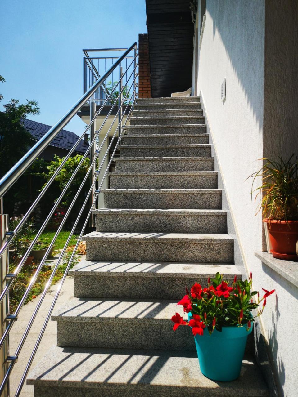 Family Apartment With Garden Сараево Экстерьер фото