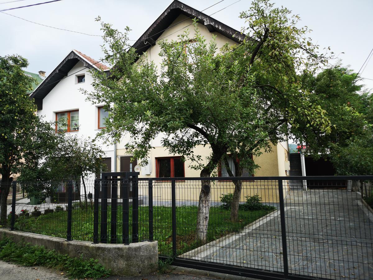 Family Apartment With Garden Сараево Экстерьер фото